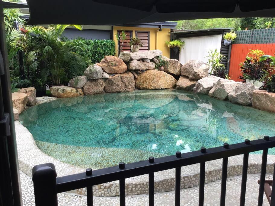 Oasis, In Leafy Whitfield. Villa Edge Hill Екстериор снимка
