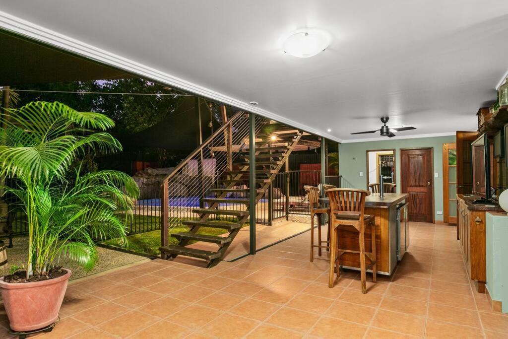 Oasis, In Leafy Whitfield. Villa Edge Hill Екстериор снимка