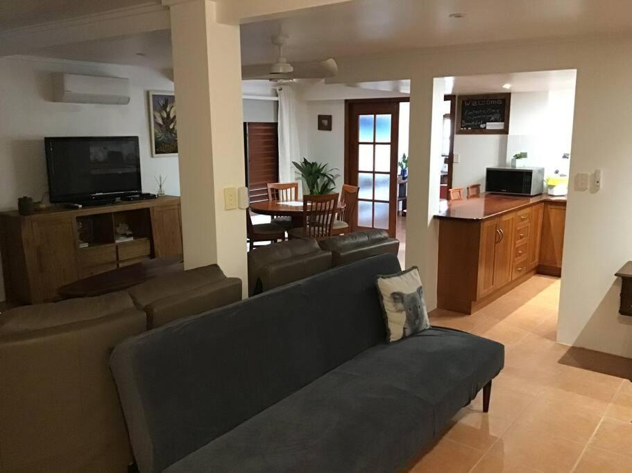 Oasis, In Leafy Whitfield. Villa Edge Hill Екстериор снимка