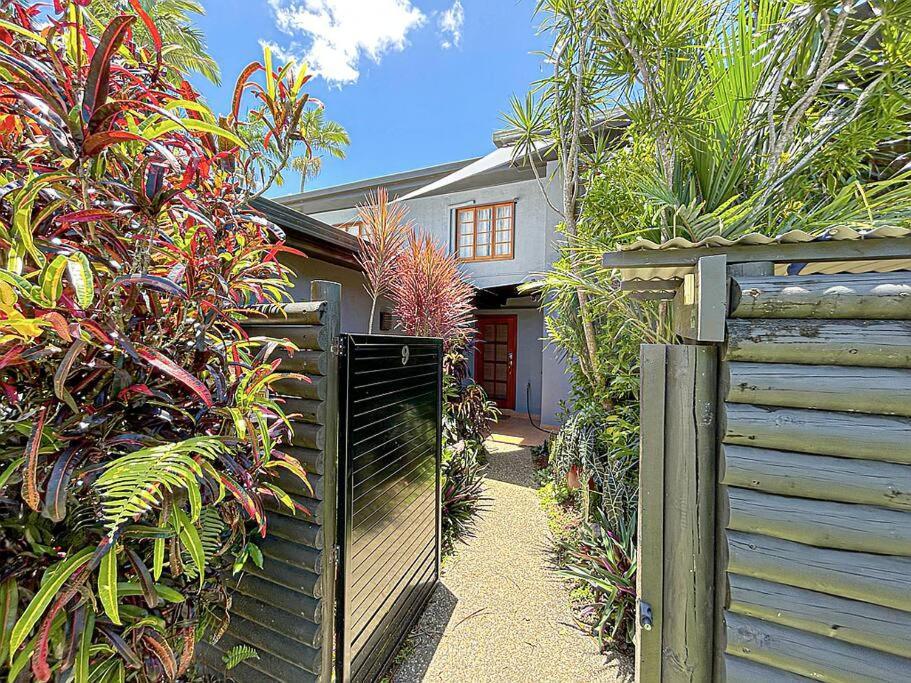 Oasis, In Leafy Whitfield. Villa Edge Hill Екстериор снимка